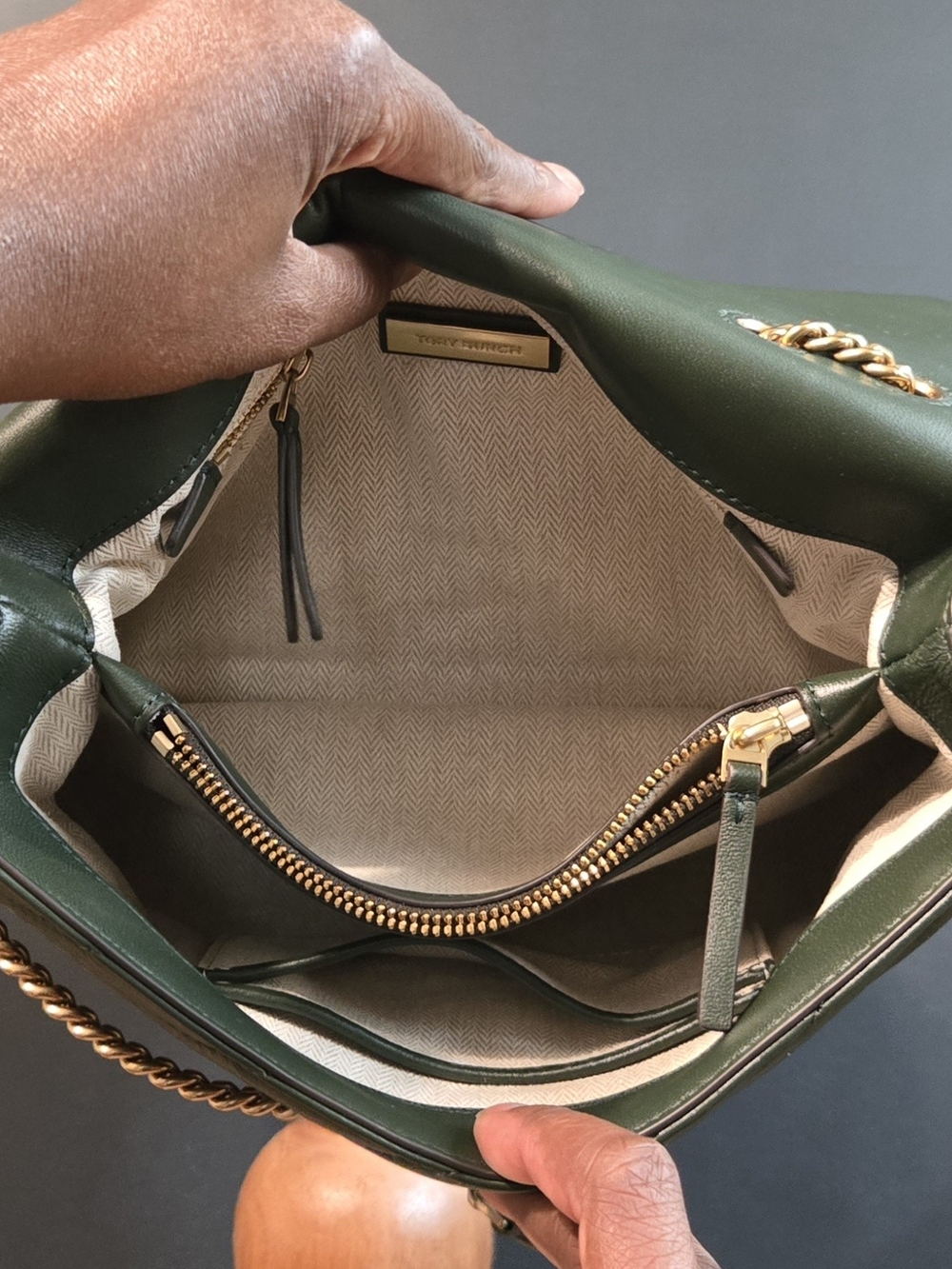 tory burch | kira chevron shoulder bag | lambskin | quilted | green | gold - Picture 6 of 12